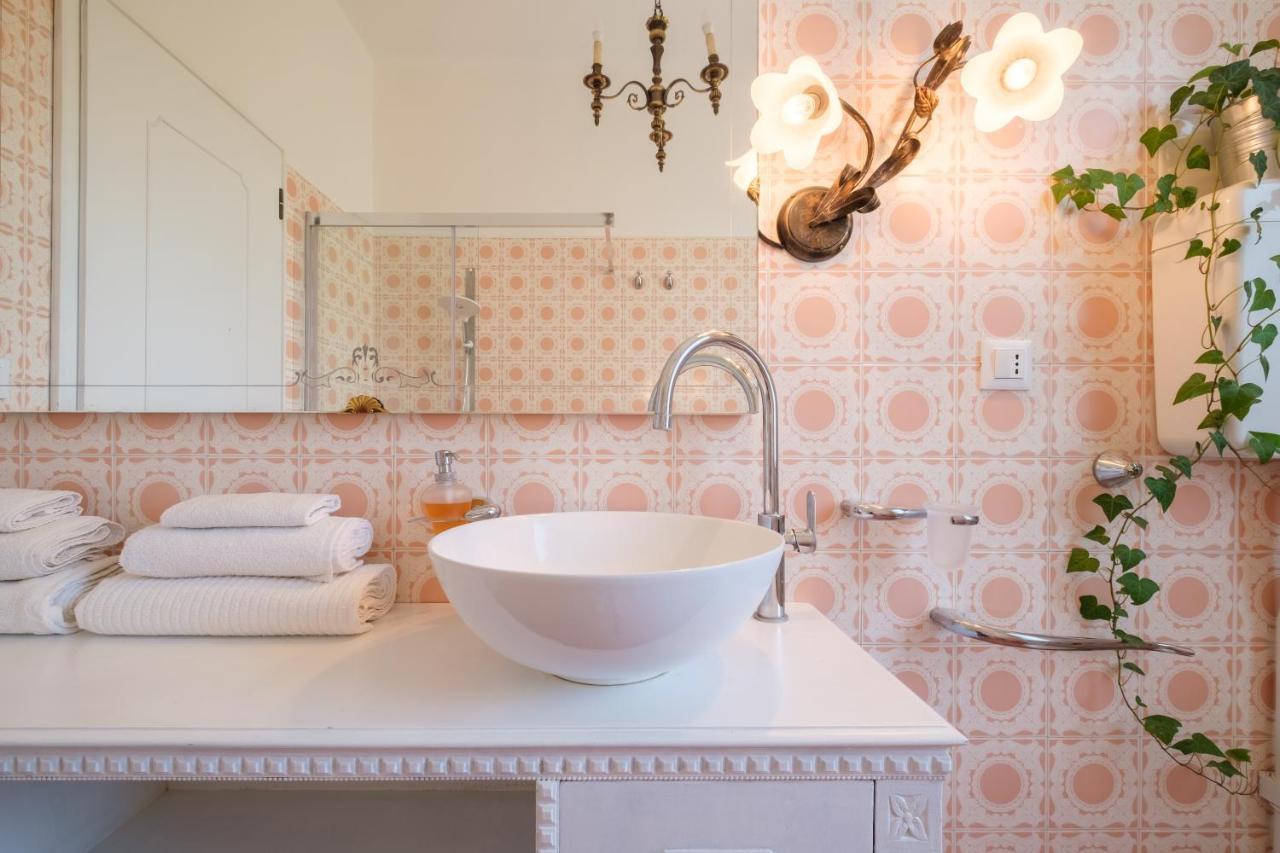 Fabula Rooms 3 Suites With Private Bathroom Bolonia Exterior foto